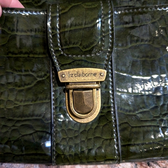 Green Crocodile Embossed Handbag - Picture 2 of 5